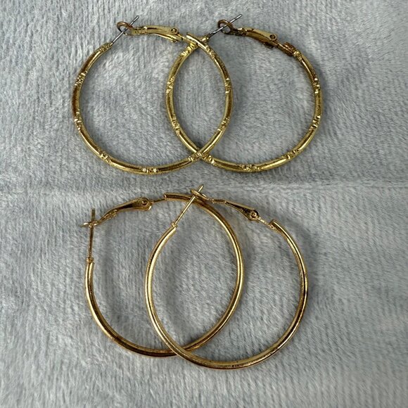 Gold-Toned Pierced Hoop Earrings 2 Pairs Bamboo & Plain Design Lightweight - Picture 2 of 12